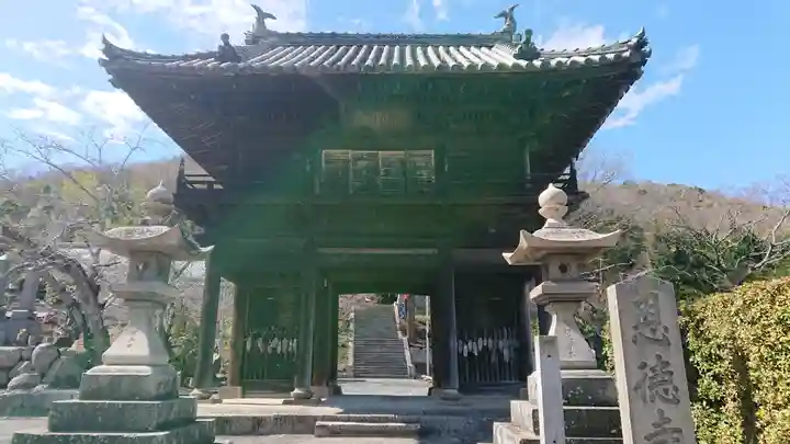 恩徳寺の山門・神門