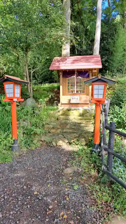 西坂ねこ稲荷神社の{uncategorized: "未分類", other: "その他", undefined: "問題あり", building: "その他建物", grave: "お墓", sacred_gate: "鳥居", guardian: "狛犬", statue: "像", buddha: "仏像", history: "歴史", nature: "自然", garden: "庭園", animal: "動物", pagoda: "塔", temizu: "手水舎", mountain_gate: "山門・神門", sanctuary: "本殿・本堂", subordinate: "末社・摂社", art: "芸術", scenery: "景色", jizo: "地蔵", ema: "絵馬", goshuin: "御朱印", omikuji: "おみくじ", items: "授与品その他", amulet: "お守り", goshuincho: "御朱印帳", eats: "食事", festival: "お祭り", votive_dance: "神楽", shichigosan: "七五三参", wedding: "結婚式", experience: "体験その他", initially: "初詣", around: "周辺", anti_infection: "感染症対策"}