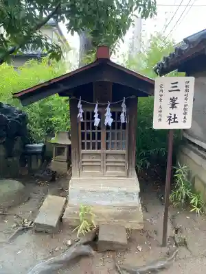 鳩ヶ谷氷川神社の{uncategorized: "未分類", other: "その他", undefined: "問題あり", building: "その他建物", grave: "お墓", sacred_gate: "鳥居", guardian: "狛犬", statue: "像", buddha: "仏像", history: "歴史", nature: "自然", garden: "庭園", animal: "動物", pagoda: "塔", temizu: "手水舎", mountain_gate: "山門・神門", sanctuary: "本殿・本堂", subordinate: "末社・摂社", art: "芸術", scenery: "景色", jizo: "地蔵", ema: "絵馬", goshuin: "御朱印", omikuji: "おみくじ", items: "授与品その他", amulet: "お守り", goshuincho: "御朱印帳", eats: "食事", festival: "お祭り", votive_dance: "神楽", shichigosan: "七五三参", wedding: "結婚式", experience: "体験その他", initially: "初詣", around: "周辺", anti_infection: "感染症対策"}