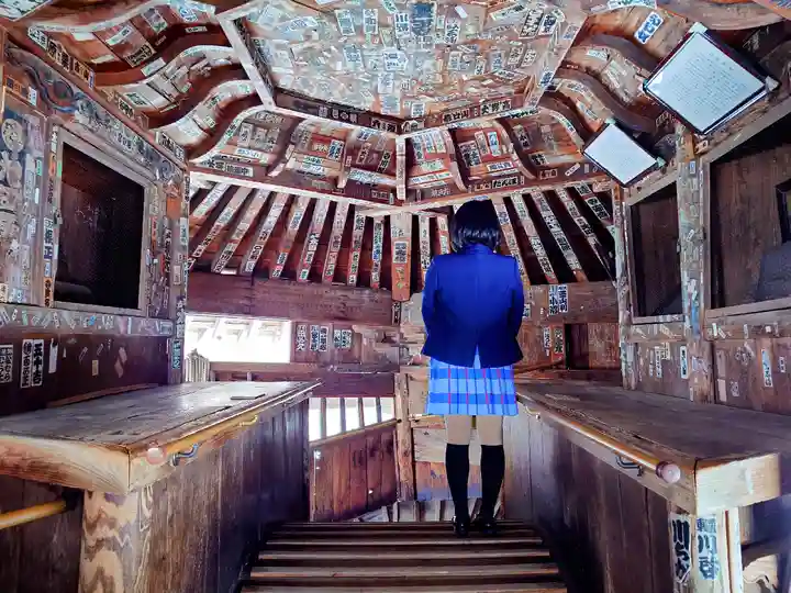 円通三匝堂(さざえ堂)の本殿・本堂