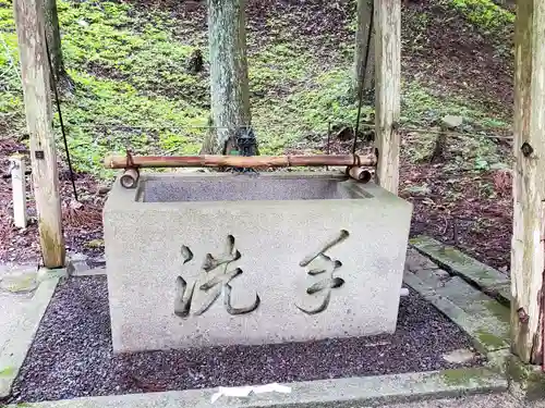 二村神社の手水舎