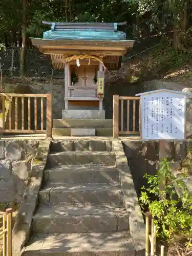鎮西大社諏訪神社の{uncategorized: "未分類", other: "その他", undefined: "問題あり", building: "その他建物", grave: "お墓", sacred_gate: "鳥居", guardian: "狛犬", statue: "像", buddha: "仏像", history: "歴史", nature: "自然", garden: "庭園", animal: "動物", pagoda: "塔", temizu: "手水舎", mountain_gate: "山門・神門", sanctuary: "本殿・本堂", subordinate: "末社・摂社", art: "芸術", scenery: "景色", jizo: "地蔵", ema: "絵馬", goshuin: "御朱印", omikuji: "おみくじ", items: "授与品その他", amulet: "お守り", goshuincho: "御朱印帳", eats: "食事", festival: "お祭り", votive_dance: "神楽", shichigosan: "七五三参", wedding: "結婚式", experience: "体験その他", initially: "初詣", around: "周辺", anti_infection: "感染症対策"}