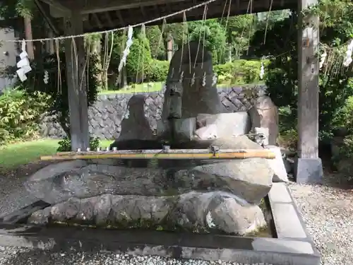 八海山尊神社の手水舎