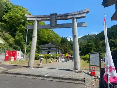 三隅神社の{uncategorized: "未分類", other: "その他", undefined: "問題あり", building: "その他建物", grave: "お墓", sacred_gate: "鳥居", guardian: "狛犬", statue: "像", buddha: "仏像", history: "歴史", nature: "自然", garden: "庭園", animal: "動物", pagoda: "塔", temizu: "手水舎", mountain_gate: "山門・神門", sanctuary: "本殿・本堂", subordinate: "末社・摂社", art: "芸術", scenery: "景色", jizo: "地蔵", ema: "絵馬", goshuin: "御朱印", omikuji: "おみくじ", items: "授与品その他", amulet: "お守り", goshuincho: "御朱印帳", eats: "食事", festival: "お祭り", votive_dance: "神楽", shichigosan: "七五三参", wedding: "結婚式", experience: "体験その他", initially: "初詣", around: "周辺", anti_infection: "感染症対策"}