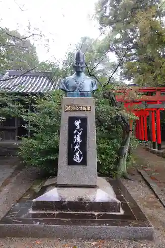 姫路神社の像