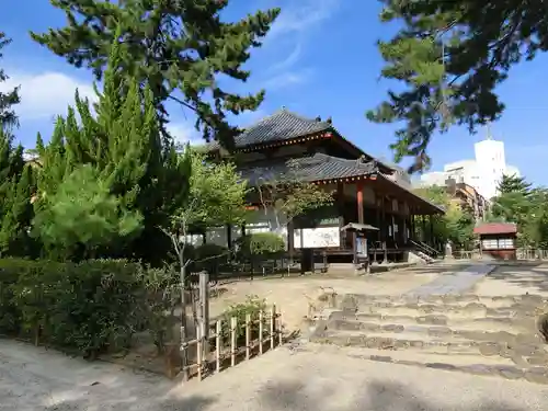 西大寺の本殿・本堂