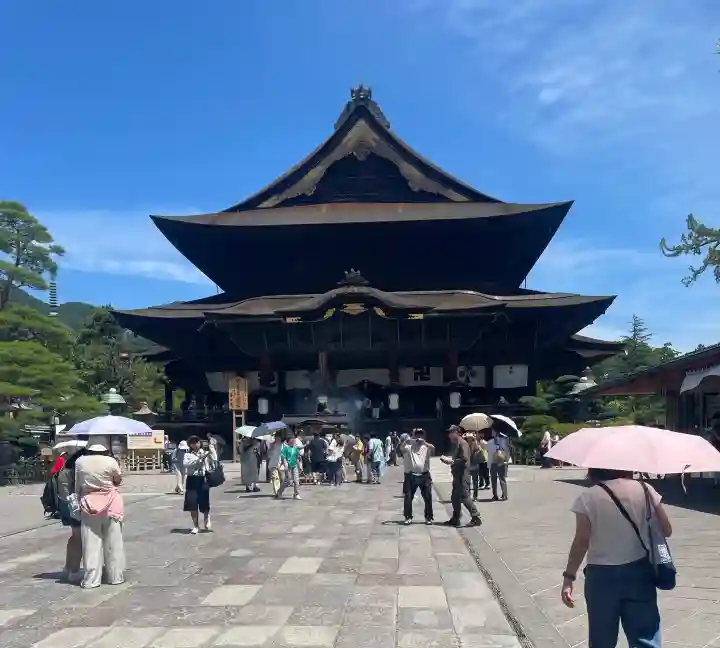 善光寺の{uncategorized: "未分類", other: "その他", undefined: "問題あり", building: "その他建物", grave: "お墓", sacred_gate: "鳥居", guardian: "狛犬", statue: "像", buddha: "仏像", history: "歴史", nature: "自然", garden: "庭園", animal: "動物", pagoda: "塔", temizu: "手水舎", mountain_gate: "山門・神門", sanctuary: "本殿・本堂", subordinate: "末社・摂社", art: "芸術", scenery: "景色", jizo: "地蔵", ema: "絵馬", goshuin: "御朱印", omikuji: "おみくじ", items: "授与品その他", amulet: "お守り", goshuincho: "御朱印帳", eats: "食事", festival: "お祭り", votive_dance: "神楽", shichigosan: "七五三参", wedding: "結婚式", experience: "体験その他", initially: "初詣", around: "周辺", anti_infection: "感染症対策"}