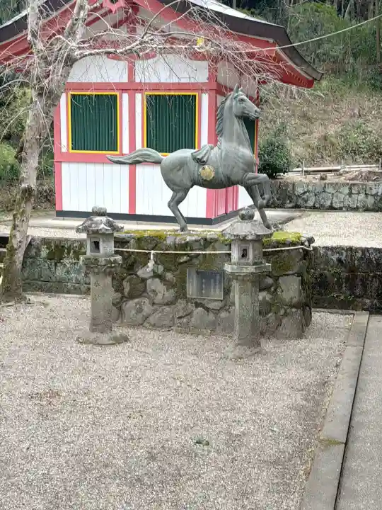 畝火山口神社の{uncategorized: "未分類", other: "その他", undefined: "問題あり", building: "その他建物", grave: "お墓", sacred_gate: "鳥居", guardian: "狛犬", statue: "像", buddha: "仏像", history: "歴史", nature: "自然", garden: "庭園", animal: "動物", pagoda: "塔", temizu: "手水舎", mountain_gate: "山門・神門", sanctuary: "本殿・本堂", subordinate: "末社・摂社", art: "芸術", scenery: "景色", jizo: "地蔵", ema: "絵馬", goshuin: "御朱印", omikuji: "おみくじ", items: "授与品その他", amulet: "お守り", goshuincho: "御朱印帳", eats: "食事", festival: "お祭り", votive_dance: "神楽", shichigosan: "七五三参", wedding: "結婚式", experience: "体験その他", initially: "初詣", around: "周辺", anti_infection: "感染症対策"}