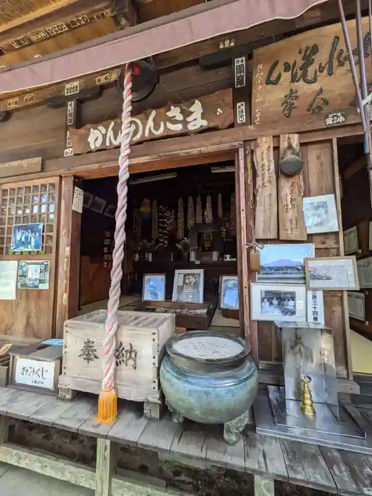 鎌原観音堂の本殿・本堂