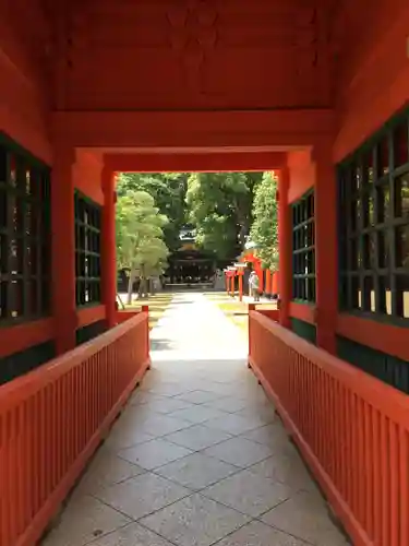 穴八幡宮の山門・神門
