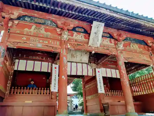 北口本宮冨士浅間神社の山門・神門