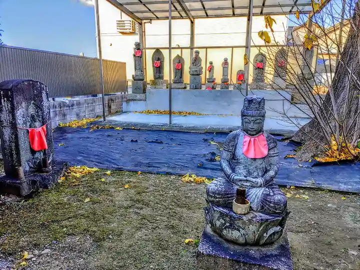 兼丸稲荷大明神の仏像