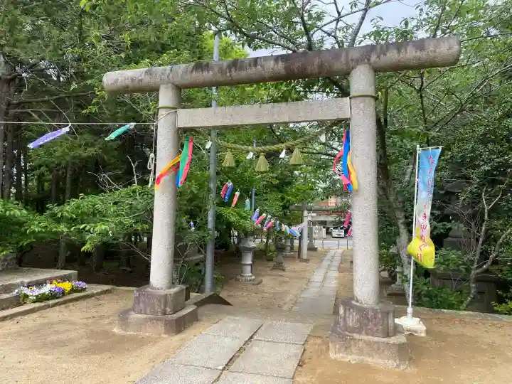 椿ノ海 水神社の{uncategorized: "未分類", other: "その他", undefined: "問題あり", building: "その他建物", grave: "お墓", sacred_gate: "鳥居", guardian: "狛犬", statue: "像", buddha: "仏像", history: "歴史", nature: "自然", garden: "庭園", animal: "動物", pagoda: "塔", temizu: "手水舎", mountain_gate: "山門・神門", sanctuary: "本殿・本堂", subordinate: "末社・摂社", art: "芸術", scenery: "景色", jizo: "地蔵", ema: "絵馬", goshuin: "御朱印", omikuji: "おみくじ", items: "授与品その他", amulet: "お守り", goshuincho: "御朱印帳", eats: "食事", festival: "お祭り", votive_dance: "神楽", shichigosan: "七五三参", wedding: "結婚式", experience: "体験その他", initially: "初詣", around: "周辺", anti_infection: "感染症対策"}