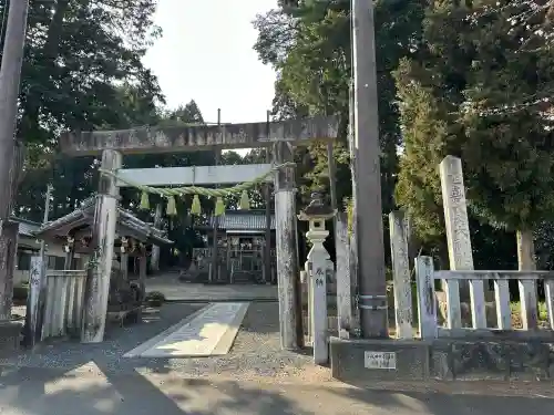 大神社の{uncategorized: "未分類", other: "その他", undefined: "問題あり", building: "その他建物", grave: "お墓", sacred_gate: "鳥居", guardian: "狛犬", statue: "像", buddha: "仏像", history: "歴史", nature: "自然", garden: "庭園", animal: "動物", pagoda: "塔", temizu: "手水舎", mountain_gate: "山門・神門", sanctuary: "本殿・本堂", subordinate: "末社・摂社", art: "芸術", scenery: "景色", jizo: "地蔵", ema: "絵馬", goshuin: "御朱印", omikuji: "おみくじ", items: "授与品その他", amulet: "お守り", goshuincho: "御朱印帳", eats: "食事", festival: "お祭り", votive_dance: "神楽", shichigosan: "七五三参", wedding: "結婚式", experience: "体験その他", initially: "初詣", around: "周辺", anti_infection: "感染症対策"}