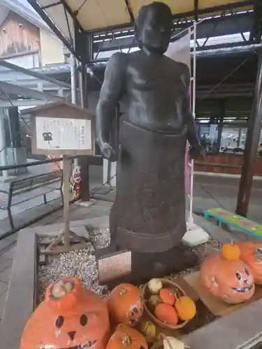 童女神社の像