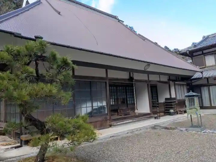 大光寺の{uncategorized: "未分類", other: "その他", undefined: "問題あり", building: "その他建物", grave: "お墓", sacred_gate: "鳥居", guardian: "狛犬", statue: "像", buddha: "仏像", history: "歴史", nature: "自然", garden: "庭園", animal: "動物", pagoda: "塔", temizu: "手水舎", mountain_gate: "山門・神門", sanctuary: "本殿・本堂", subordinate: "末社・摂社", art: "芸術", scenery: "景色", jizo: "地蔵", ema: "絵馬", goshuin: "御朱印", omikuji: "おみくじ", items: "授与品その他", amulet: "お守り", goshuincho: "御朱印帳", eats: "食事", festival: "お祭り", votive_dance: "神楽", shichigosan: "七五三参", wedding: "結婚式", experience: "体験その他", initially: "初詣", around: "周辺", anti_infection: "感染症対策"}
