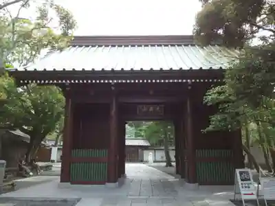 高徳院の山門・神門