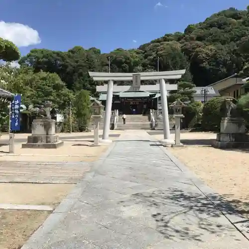 鶴羽根神社の鳥居