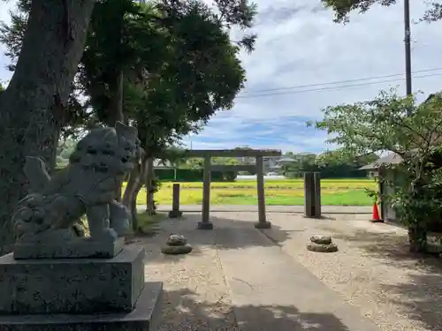 両社神社の山門