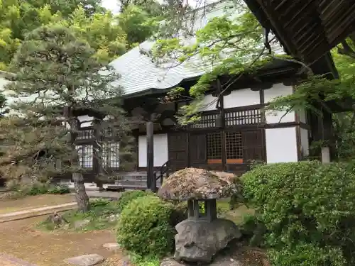 石行寺の本殿