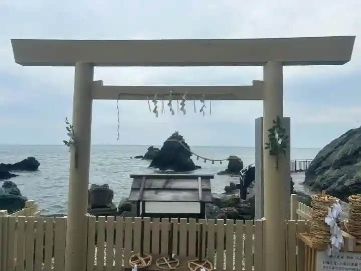 二見興玉神社の{uncategorized: "未分類", other: "その他", undefined: "問題あり", building: "その他建物", grave: "お墓", sacred_gate: "鳥居", guardian: "狛犬", statue: "像", buddha: "仏像", history: "歴史", nature: "自然", garden: "庭園", animal: "動物", pagoda: "塔", temizu: "手水舎", mountain_gate: "山門・神門", sanctuary: "本殿・本堂", subordinate: "末社・摂社", art: "芸術", scenery: "景色", jizo: "地蔵", ema: "絵馬", goshuin: "御朱印", omikuji: "おみくじ", items: "授与品その他", amulet: "お守り", goshuincho: "御朱印帳", eats: "食事", festival: "お祭り", votive_dance: "神楽", shichigosan: "七五三参", wedding: "結婚式", experience: "体験その他", initially: "初詣", around: "周辺", anti_infection: "感染症対策"}