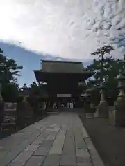 白山神社の山門