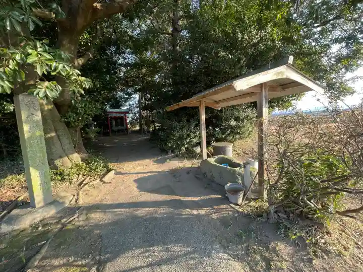 黄金塚稲荷神社の{uncategorized: "未分類", other: "その他", undefined: "問題あり", building: "その他建物", grave: "お墓", sacred_gate: "鳥居", guardian: "狛犬", statue: "像", buddha: "仏像", history: "歴史", nature: "自然", garden: "庭園", animal: "動物", pagoda: "塔", temizu: "手水舎", mountain_gate: "山門・神門", sanctuary: "本殿・本堂", subordinate: "末社・摂社", art: "芸術", scenery: "景色", jizo: "地蔵", ema: "絵馬", goshuin: "御朱印", omikuji: "おみくじ", items: "授与品その他", amulet: "お守り", goshuincho: "御朱印帳", eats: "食事", festival: "お祭り", votive_dance: "神楽", shichigosan: "七五三参", wedding: "結婚式", experience: "体験その他", initially: "初詣", around: "周辺", anti_infection: "感染症対策"}