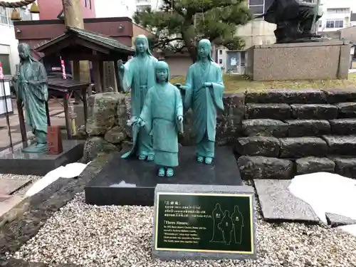 柴田神社の像