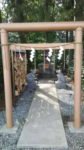 座間神社の鳥居