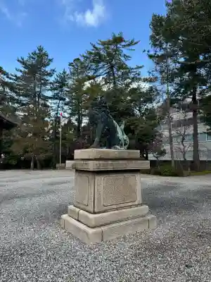 尾山神社の{uncategorized: "未分類", other: "その他", undefined: "問題あり", building: "その他建物", grave: "お墓", sacred_gate: "鳥居", guardian: "狛犬", statue: "像", buddha: "仏像", history: "歴史", nature: "自然", garden: "庭園", animal: "動物", pagoda: "塔", temizu: "手水舎", mountain_gate: "山門・神門", sanctuary: "本殿・本堂", subordinate: "末社・摂社", art: "芸術", scenery: "景色", jizo: "地蔵", ema: "絵馬", goshuin: "御朱印", omikuji: "おみくじ", items: "授与品その他", amulet: "お守り", goshuincho: "御朱印帳", eats: "食事", festival: "お祭り", votive_dance: "神楽", shichigosan: "七五三参", wedding: "結婚式", experience: "体験その他", initially: "初詣", around: "周辺", anti_infection: "感染症対策"}