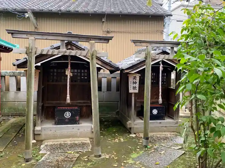倉屋敷稲荷神社の末社・摂社