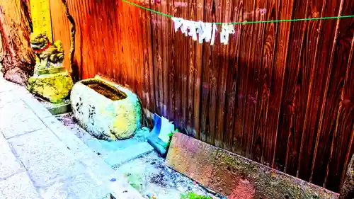 須佐之男社　迦具土社合殿の手水舎