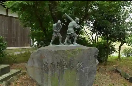 治水神社の像