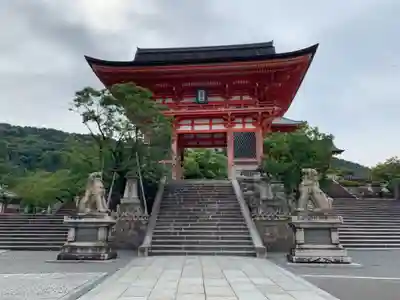 清水寺の山門・神門
