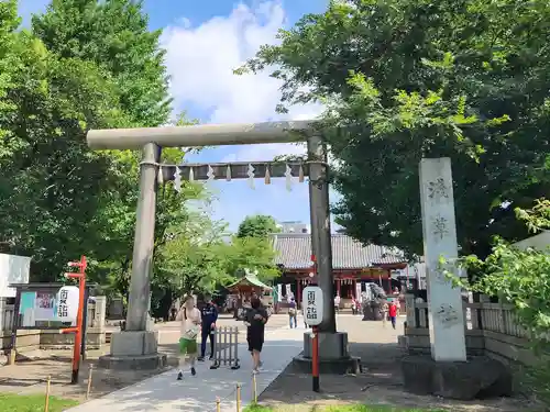 浅草神社の鳥居