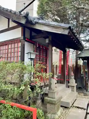 隼人稲荷神社の{uncategorized: "未分類", other: "その他", undefined: "問題あり", building: "その他建物", grave: "お墓", sacred_gate: "鳥居", guardian: "狛犬", statue: "像", buddha: "仏像", history: "歴史", nature: "自然", garden: "庭園", animal: "動物", pagoda: "塔", temizu: "手水舎", mountain_gate: "山門・神門", sanctuary: "本殿・本堂", subordinate: "末社・摂社", art: "芸術", scenery: "景色", jizo: "地蔵", ema: "絵馬", goshuin: "御朱印", omikuji: "おみくじ", items: "授与品その他", amulet: "お守り", goshuincho: "御朱印帳", eats: "食事", festival: "お祭り", votive_dance: "神楽", shichigosan: "七五三参", wedding: "結婚式", experience: "体験その他", initially: "初詣", around: "周辺", anti_infection: "感染症対策"}