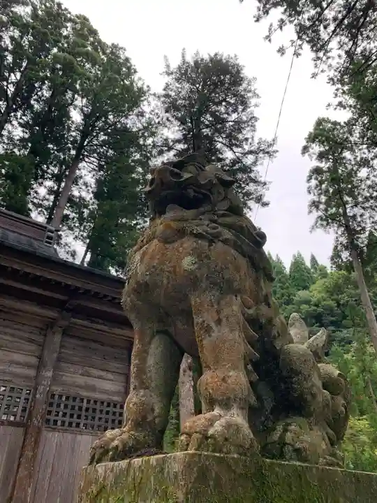 須波阿湏疑神社の狛犬