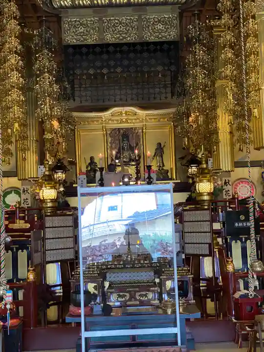 成田山札幌別院新栄寺の本殿・本堂