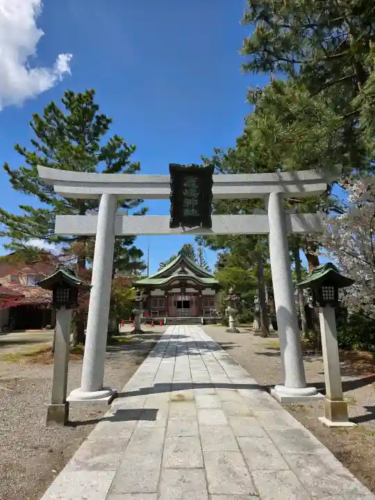 鹿嶋神社の{uncategorized: "未分類", other: "その他", undefined: "問題あり", building: "その他建物", grave: "お墓", sacred_gate: "鳥居", guardian: "狛犬", statue: "像", buddha: "仏像", history: "歴史", nature: "自然", garden: "庭園", animal: "動物", pagoda: "塔", temizu: "手水舎", mountain_gate: "山門・神門", sanctuary: "本殿・本堂", subordinate: "末社・摂社", art: "芸術", scenery: "景色", jizo: "地蔵", ema: "絵馬", goshuin: "御朱印", omikuji: "おみくじ", items: "授与品その他", amulet: "お守り", goshuincho: "御朱印帳", eats: "食事", festival: "お祭り", votive_dance: "神楽", shichigosan: "七五三参", wedding: "結婚式", experience: "体験その他", initially: "初詣", around: "周辺", anti_infection: "感染症対策"}