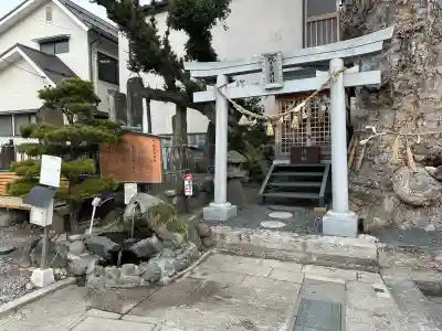 槻井泉神社の{uncategorized: "未分類", other: "その他", undefined: "問題あり", building: "その他建物", grave: "お墓", sacred_gate: "鳥居", guardian: "狛犬", statue: "像", buddha: "仏像", history: "歴史", nature: "自然", garden: "庭園", animal: "動物", pagoda: "塔", temizu: "手水舎", mountain_gate: "山門・神門", sanctuary: "本殿・本堂", subordinate: "末社・摂社", art: "芸術", scenery: "景色", jizo: "地蔵", ema: "絵馬", goshuin: "御朱印", omikuji: "おみくじ", items: "授与品その他", amulet: "お守り", goshuincho: "御朱印帳", eats: "食事", festival: "お祭り", votive_dance: "神楽", shichigosan: "七五三参", wedding: "結婚式", experience: "体験その他", initially: "初詣", around: "周辺", anti_infection: "感染症対策"}