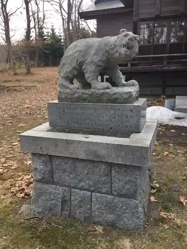 権現山内浦神社の狛犬