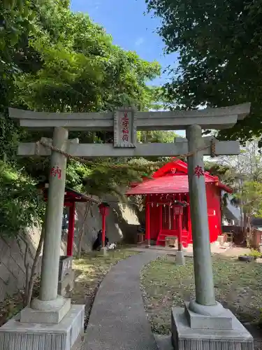 芝守稲荷神社の{uncategorized: "未分類", other: "その他", undefined: "問題あり", building: "その他建物", grave: "お墓", sacred_gate: "鳥居", guardian: "狛犬", statue: "像", buddha: "仏像", history: "歴史", nature: "自然", garden: "庭園", animal: "動物", pagoda: "塔", temizu: "手水舎", mountain_gate: "山門・神門", sanctuary: "本殿・本堂", subordinate: "末社・摂社", art: "芸術", scenery: "景色", jizo: "地蔵", ema: "絵馬", goshuin: "御朱印", omikuji: "おみくじ", items: "授与品その他", amulet: "お守り", goshuincho: "御朱印帳", eats: "食事", festival: "お祭り", votive_dance: "神楽", shichigosan: "七五三参", wedding: "結婚式", experience: "体験その他", initially: "初詣", around: "周辺", anti_infection: "感染症対策"}