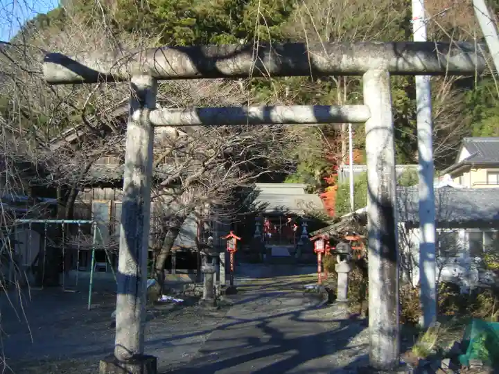 宇都宮神社(白岩町)の鳥居