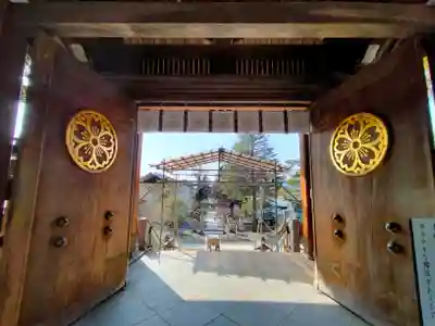 櫻山八幡宮の山門・神門