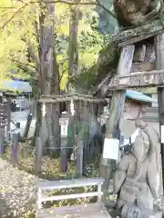 伊那下神社の像