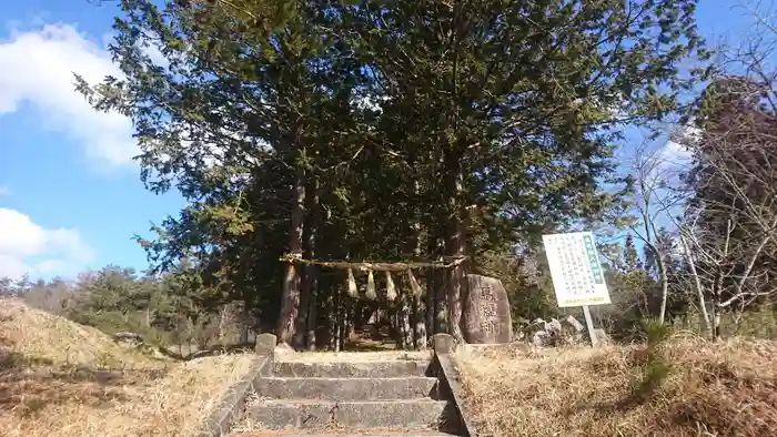 鬼死骸八幡神社の建物その他