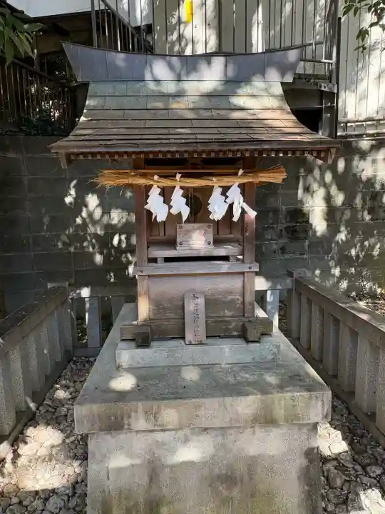 小梳神社の{uncategorized: "未分類", other: "その他", undefined: "問題あり", building: "その他建物", grave: "お墓", sacred_gate: "鳥居", guardian: "狛犬", statue: "像", buddha: "仏像", history: "歴史", nature: "自然", garden: "庭園", animal: "動物", pagoda: "塔", temizu: "手水舎", mountain_gate: "山門・神門", sanctuary: "本殿・本堂", subordinate: "末社・摂社", art: "芸術", scenery: "景色", jizo: "地蔵", ema: "絵馬", goshuin: "御朱印", omikuji: "おみくじ", items: "授与品その他", amulet: "お守り", goshuincho: "御朱印帳", eats: "食事", festival: "お祭り", votive_dance: "神楽", shichigosan: "七五三参", wedding: "結婚式", experience: "体験その他", initially: "初詣", around: "周辺", anti_infection: "感染症対策"}
