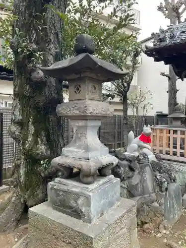 靍護稲荷神社の{uncategorized: "未分類", other: "その他", undefined: "問題あり", building: "その他建物", grave: "お墓", sacred_gate: "鳥居", guardian: "狛犬", statue: "像", buddha: "仏像", history: "歴史", nature: "自然", garden: "庭園", animal: "動物", pagoda: "塔", temizu: "手水舎", mountain_gate: "山門・神門", sanctuary: "本殿・本堂", subordinate: "末社・摂社", art: "芸術", scenery: "景色", jizo: "地蔵", ema: "絵馬", goshuin: "御朱印", omikuji: "おみくじ", items: "授与品その他", amulet: "お守り", goshuincho: "御朱印帳", eats: "食事", festival: "お祭り", votive_dance: "神楽", shichigosan: "七五三参", wedding: "結婚式", experience: "体験その他", initially: "初詣", around: "周辺", anti_infection: "感染症対策"}