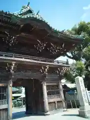 題経寺（柴又帝釈天）の山門