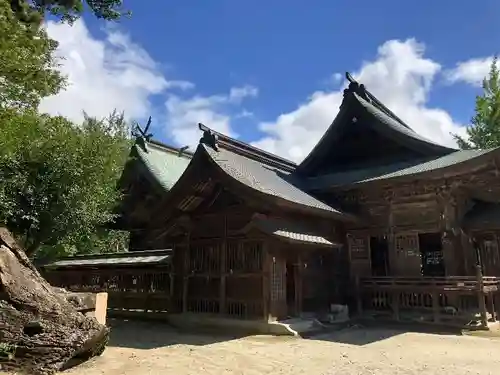 與止日女神社の本殿・本堂